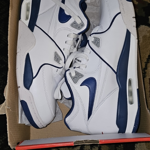 Nike - Picture 4 of 5